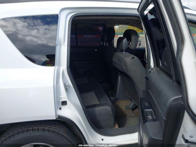 Jeep Compass Sport Image 2
