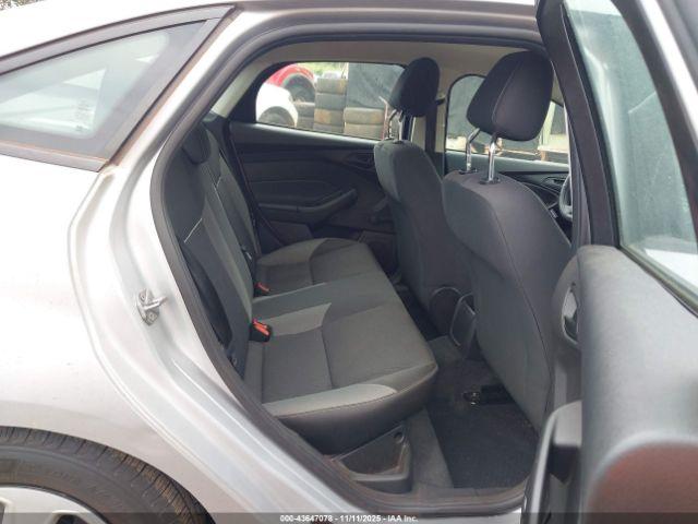 Ford Focus S Image 8