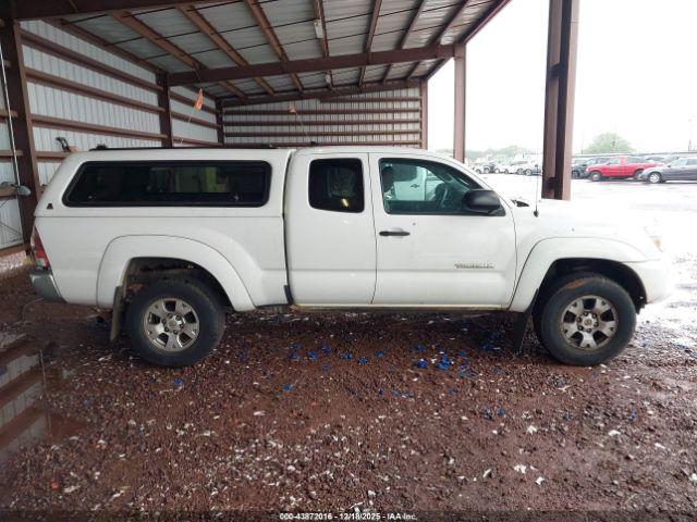 Toyota Tacoma Prerunner Image 2