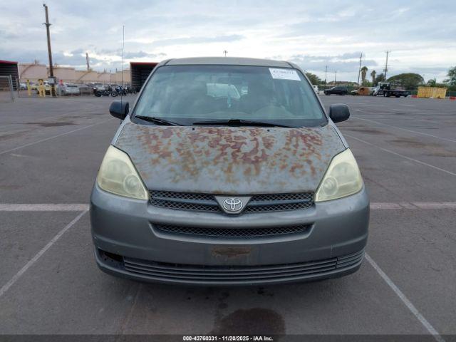 Toyota Sienna Le Image 3