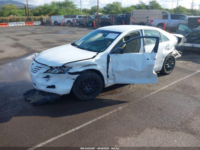 Toyota Camry Le Image 12