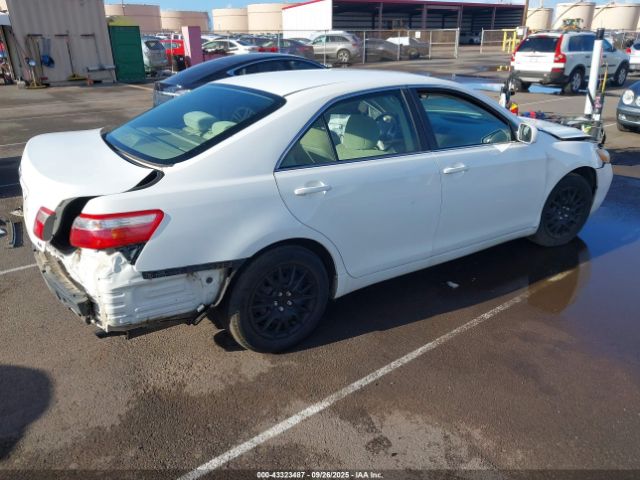 Toyota Camry Le Image 5