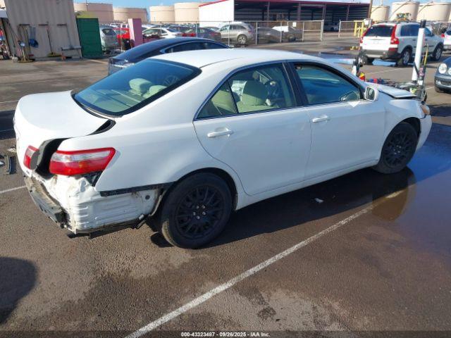 Toyota Camry Le Image 5