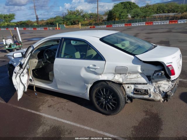 Toyota Camry Le Image 8