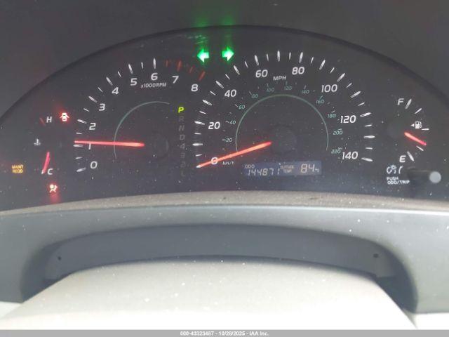 Toyota Camry Le Image 2