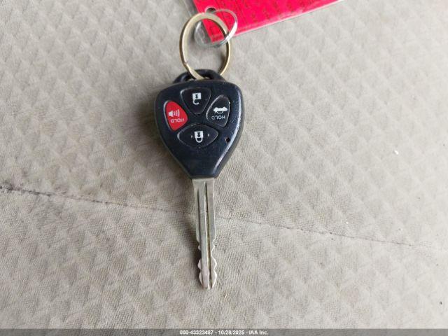 Toyota Camry Le Image 4