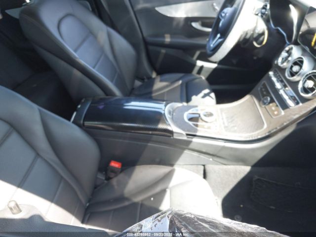 Mercedes-Benz C-Class Sedan Image 3