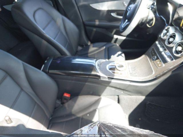 Mercedes-Benz C-Class Sedan Image 3