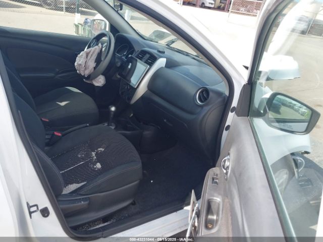 Nissan Versa Image 5