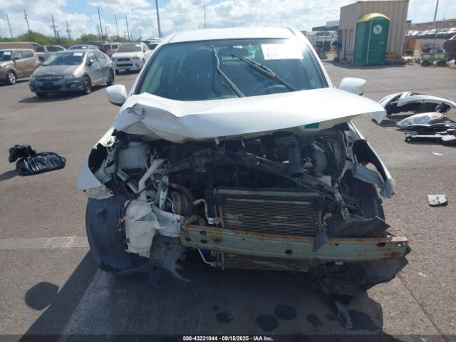 Nissan Versa Image 16