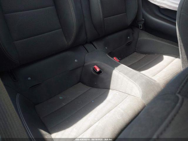 Ford Mustang V6 Image 6