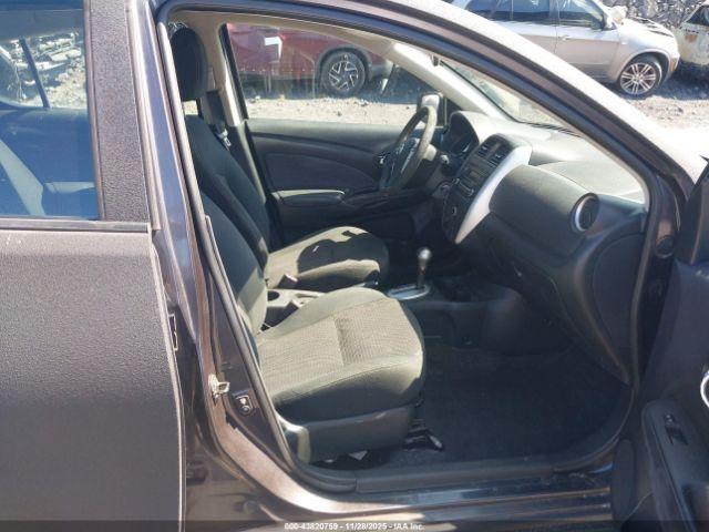 Nissan Versa Image 3