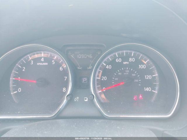 Nissan Versa Image 7