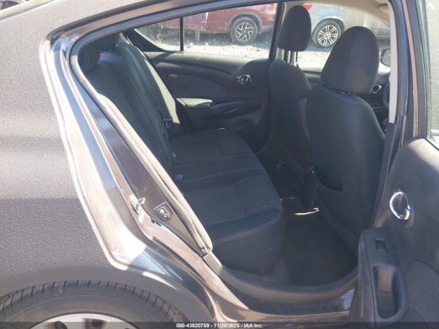 Nissan Versa Image 5