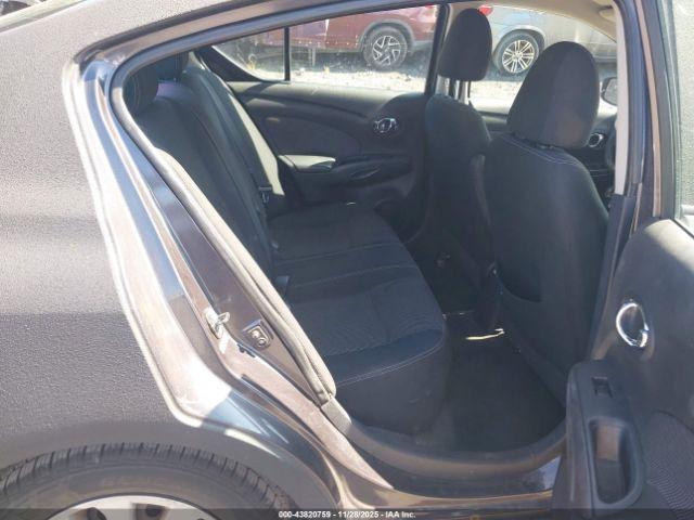 Nissan Versa Image 5