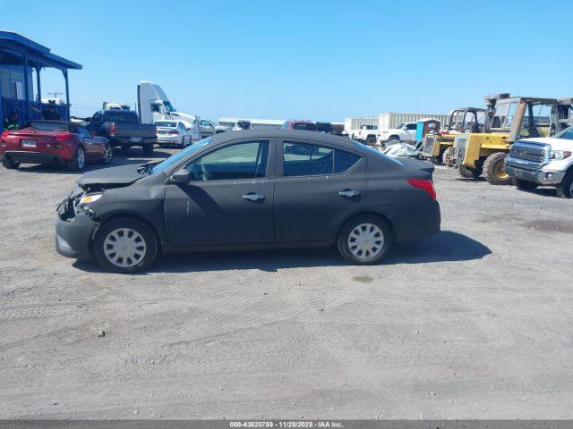 Nissan Versa Image 10