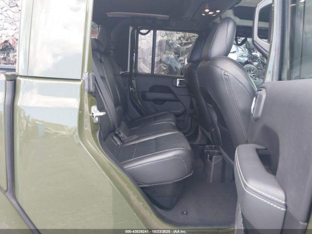 Jeep Gladiator Overland 4x4 Image 9