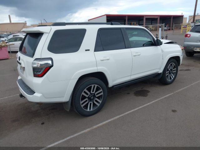 Toyota 4Runner Image 15