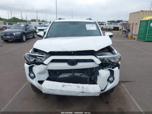 Toyota 4Runner Image 14