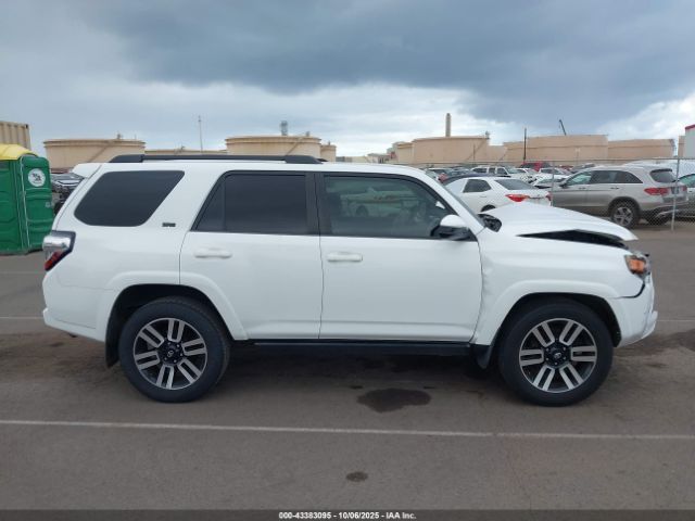 Toyota 4Runner Image 16