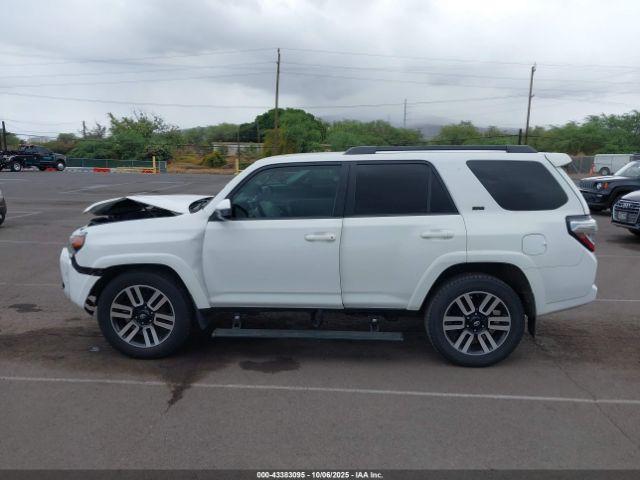 Toyota 4Runner Image 13