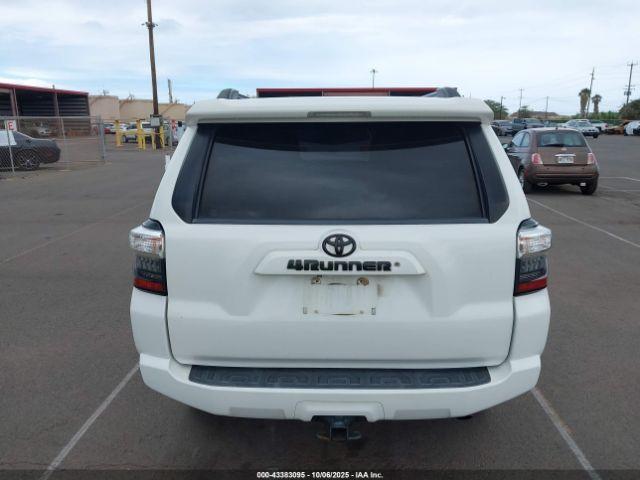 Toyota 4Runner Image 6