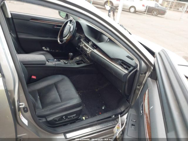 Lexus Es Crafted Line Image 11