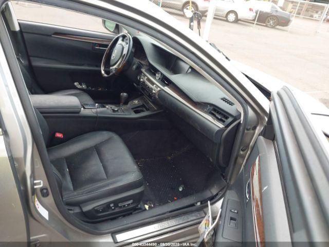 Lexus Es Crafted Line Image 11