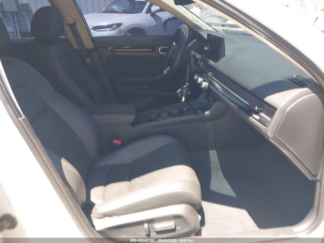 Honda Civic Touring Image 3