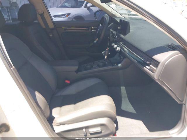 Honda Civic Touring Image 3