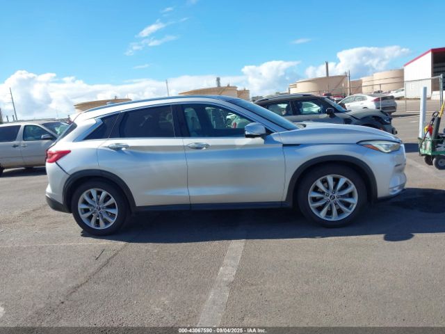 INFINITI Qx Essential Image 15