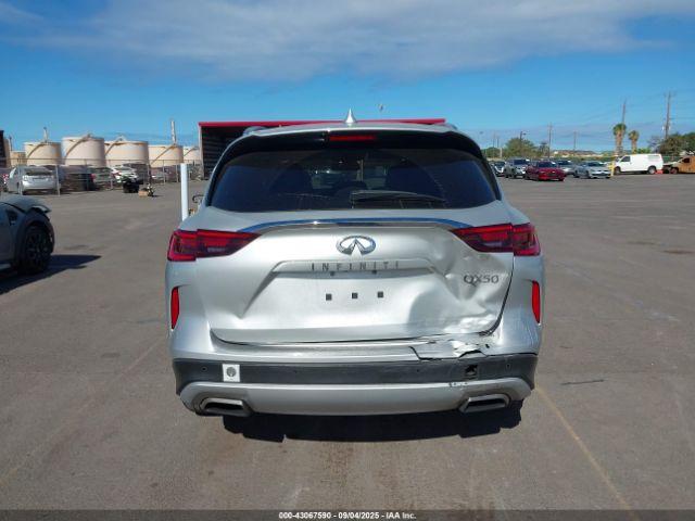 INFINITI Qx Essential Image 16