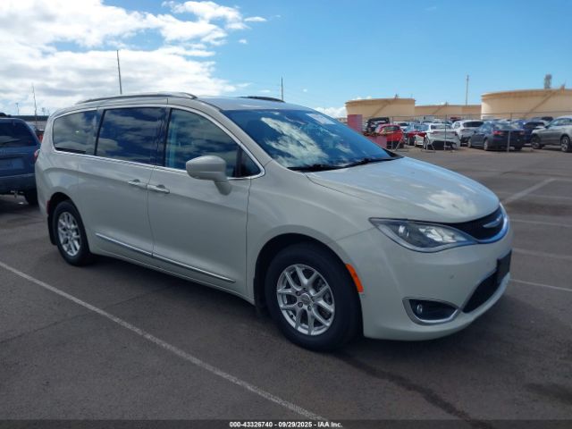 Chrysler Pacifica Touring L Image 1