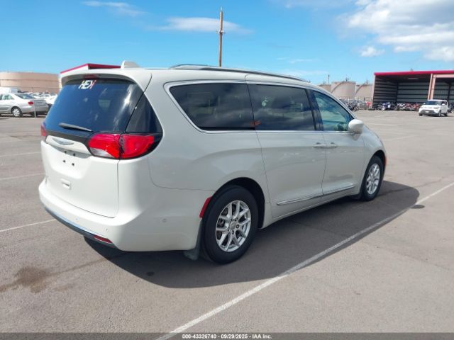 Chrysler Pacifica Touring L Image 13