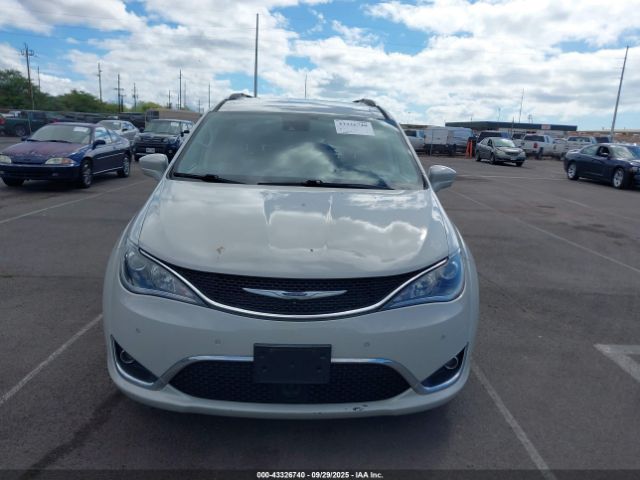 Chrysler Pacifica Touring L Image 17