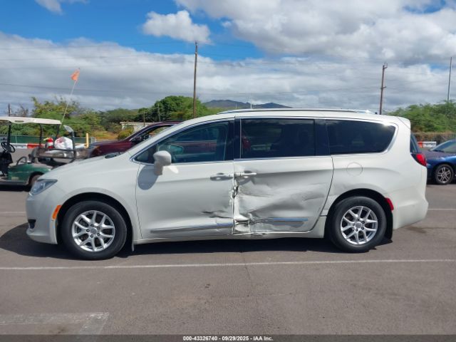 Chrysler Pacifica Touring L Image 12