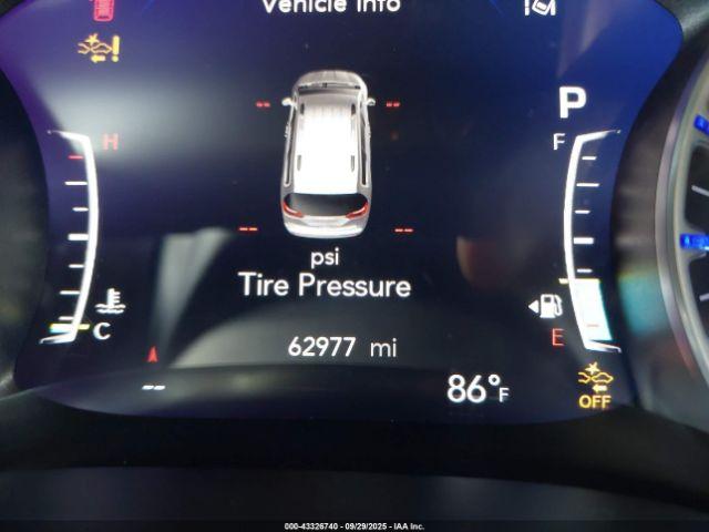 Chrysler Pacifica Touring L Image 2