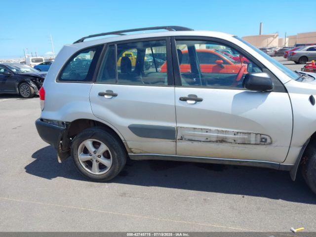 Toyota RAV4 Image 10