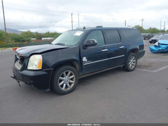 GMC Yukon Denali Image 3
