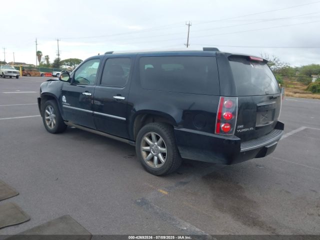 GMC Yukon Denali Image 2