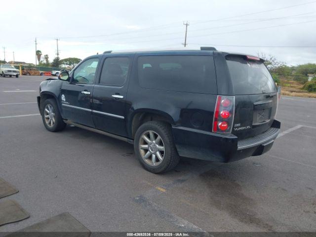 GMC Yukon Denali Image 2