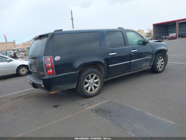 GMC Yukon Denali Image 7