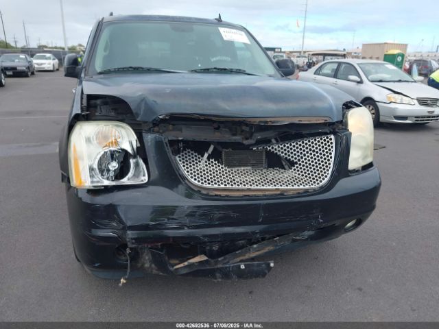 GMC Yukon Denali Image 5