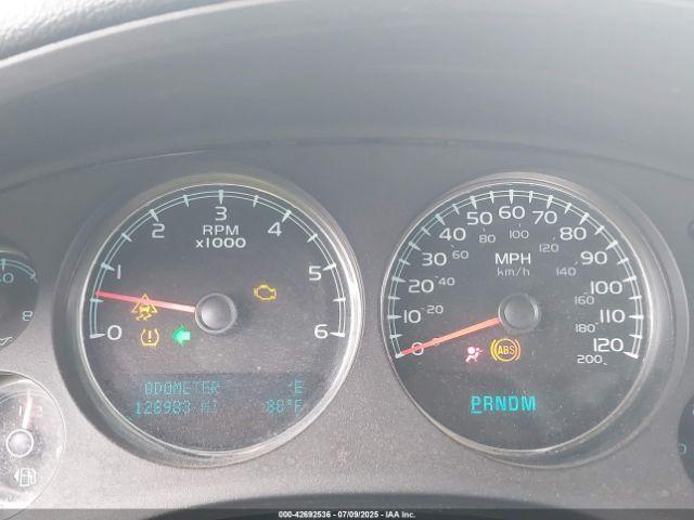 GMC Yukon Denali Image 8