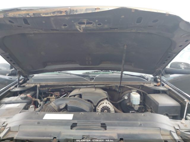 GMC Yukon Denali Image 11