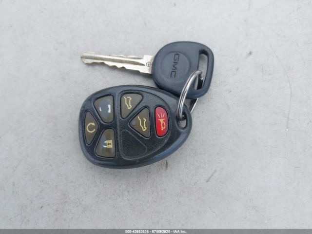 GMC Yukon Denali Image 16