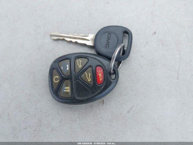 GMC Yukon Denali Image 16