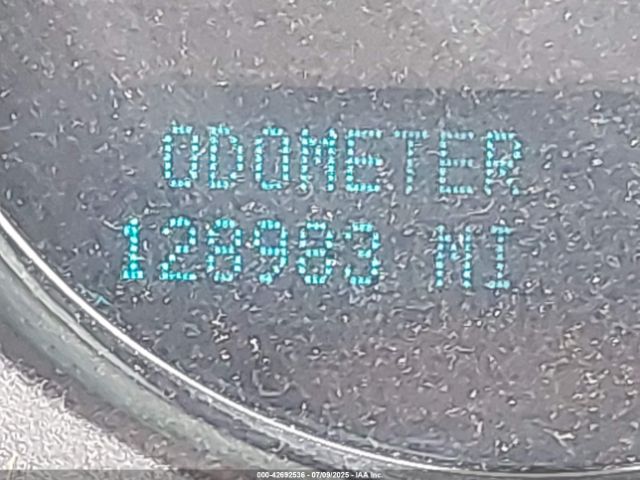 GMC Yukon Denali Image 12