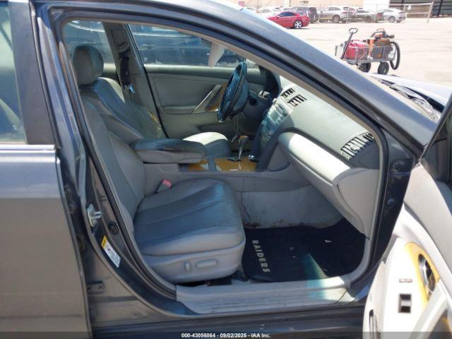 Toyota Camry Xle V6 Image 6