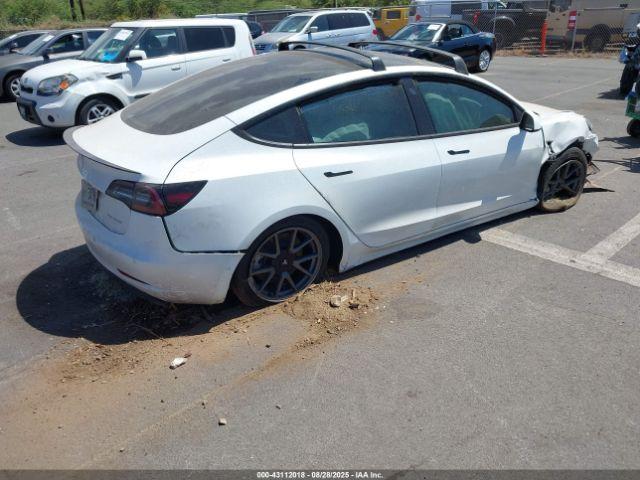 Tesla Model 3 Long Range Dual Motor All-wheel Drive Image 11